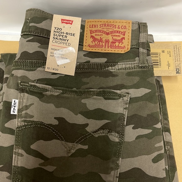 Levi's Pants - BNWT Levi’s 721 High Rise camouflage soft cotton 10/W30